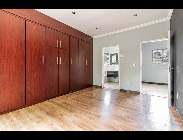 2 BEDROOM HOUSE FOR SALE IN SUNNINGHILL